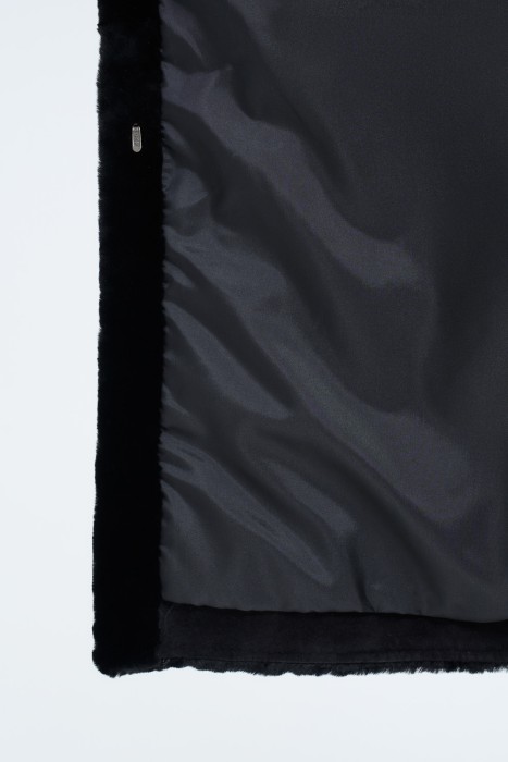 шуба из овчины от бренда снежная королева вид слева