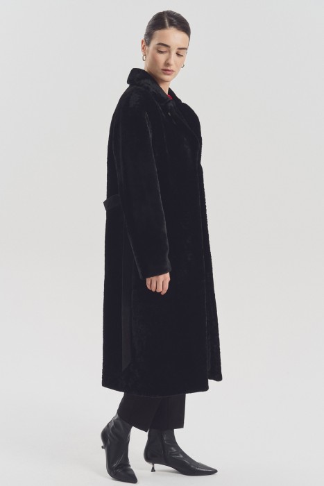 шуба из овчины по цене 29390 руб вид справа