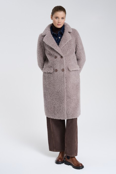 шуба из овечьей шерсти от бренда снежная королева вид слева