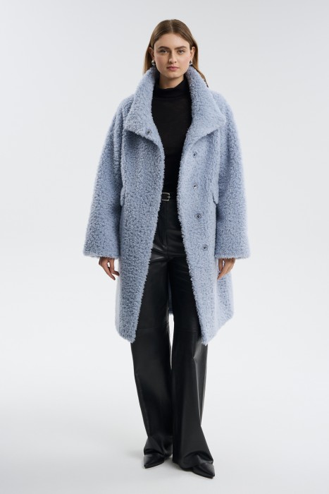 шуба из овечьей шерсти от бренда снежная королева вид слева