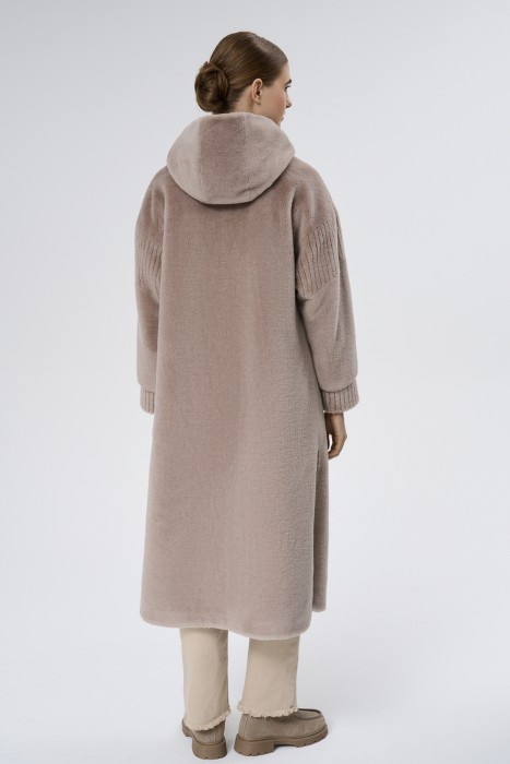 шуба из овечьей шерсти по цене 15490 руб вид справа