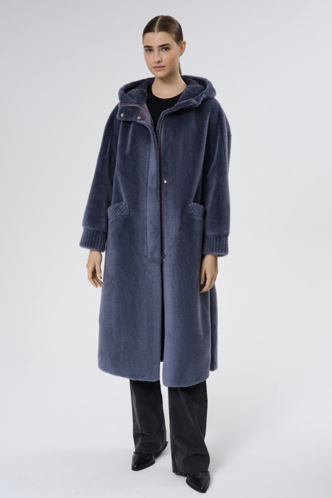 шуба из овечьей шерсти от бренда снежная королева вид слева