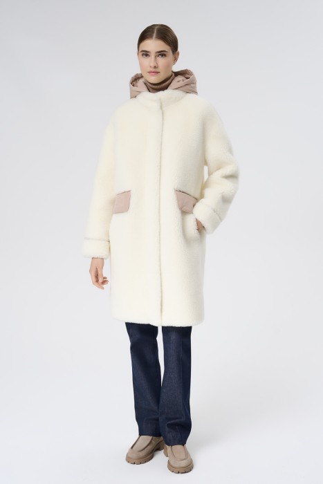 шуба из овечьей шерсти от бренда снежная королева вид слева