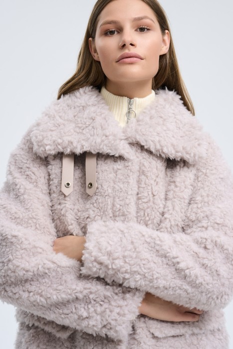 шуба из овечьей шерсти из россии вид сбоку