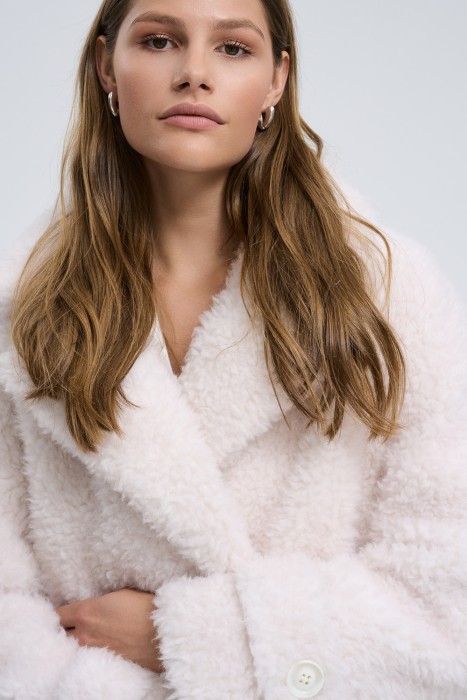 шуба из овечьей шерсти из россии вид сбоку