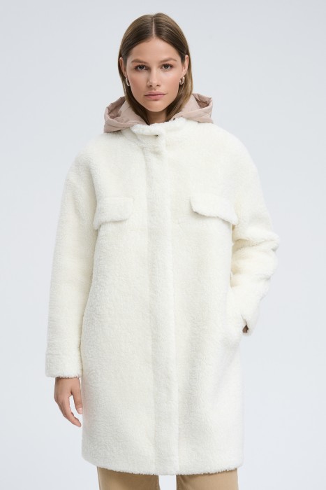 шуба из овечьей шерсти от бренда снежная королева вид слева