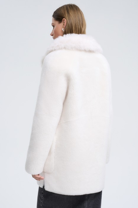 шуба из овечьей шерсти по цене 7740 руб вид справа