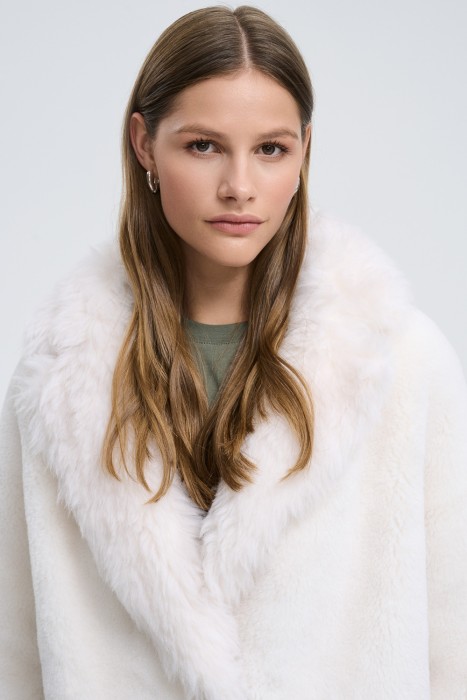 шуба из овечьей шерсти из россии вид сбоку