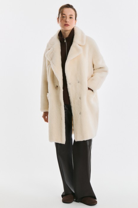 шуба из овечьей шерсти по цене 10600 руб вид справа