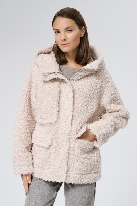 шуба из овечьей шерсти от бренда снежная королева вид слева