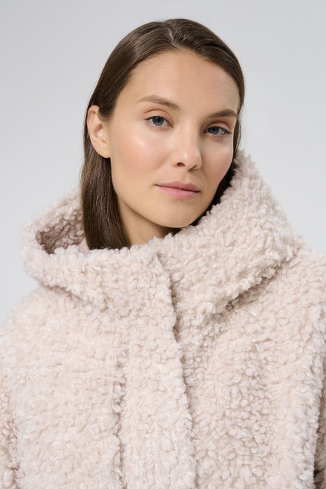 шуба из овечьей шерсти из россии вид сбоку