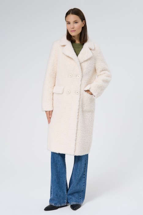 шуба из овечьей шерсти от бренда снежная королева вид слева