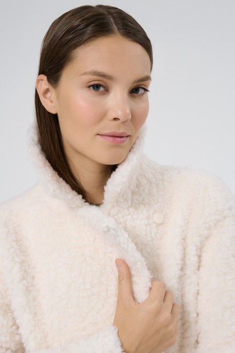 шуба из овечьей шерсти из россии вид сбоку