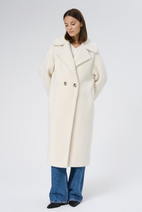 шуба из овечьей шерсти от бренда снежная королева вид слева