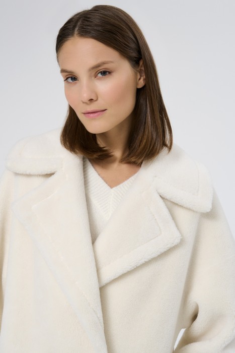 шуба из овечьей шерсти из россии вид сбоку