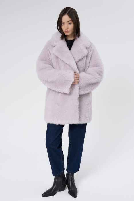 шуба из овечьей шерсти от бренда снежная королева вид слева