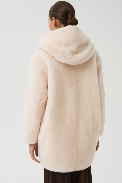 шуба из овечьей шерсти из россии вид сбоку