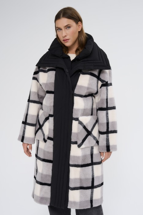 шуба из овечьей шерсти от бренда снежная королева вид слева