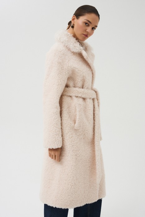 шуба из овечьей шерсти по цене 13040 руб вид справа
