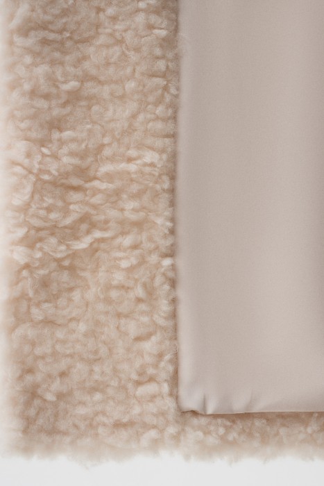 шуба из овечьей шерсти из россии вид сбоку