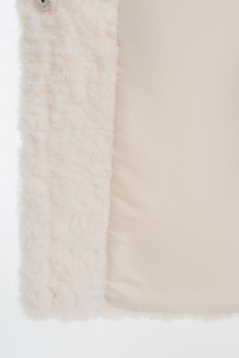 шуба из овечьей шерсти от бренда снежная королева вид слева