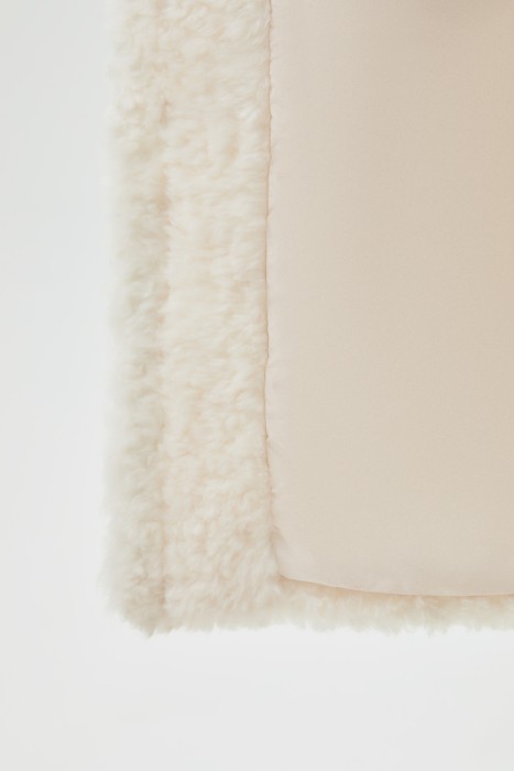 шуба из овечьей шерсти из россии вид сбоку