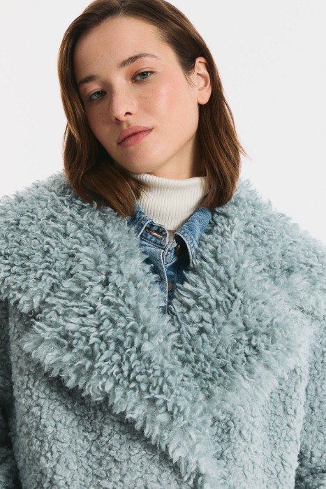 шуба из овечьей шерсти по цене 11000 руб вид справа