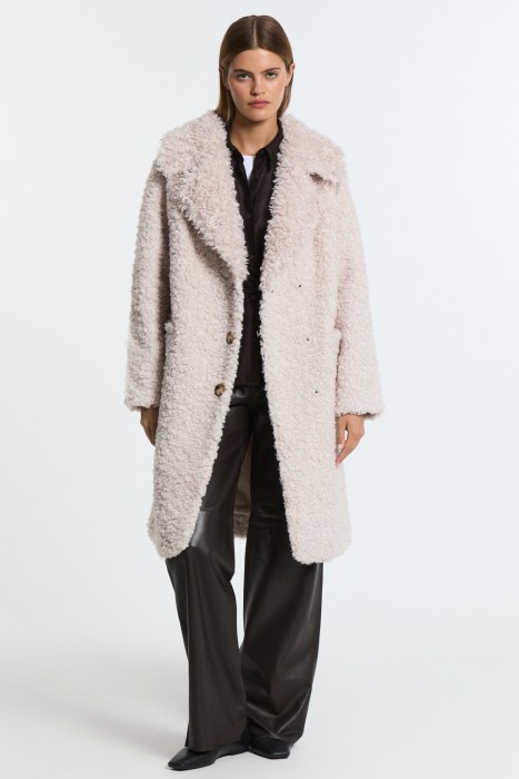 шуба из овечьей шерсти от бренда снежная королева вид слева