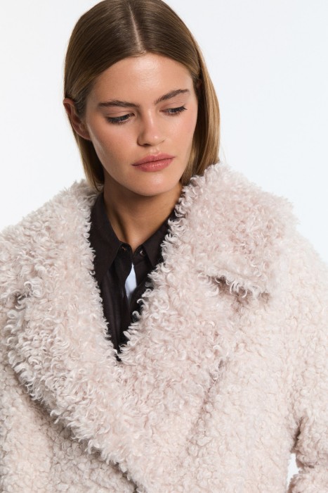 шуба из овечьей шерсти по цене 8960 руб вид справа