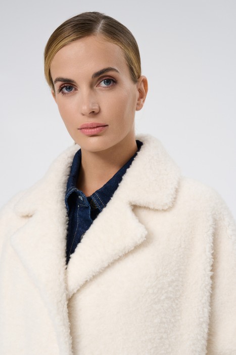 шуба из овечьей шерсти из россии вид сбоку