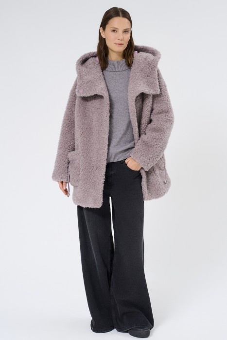 шуба из овечьей шерсти от бренда снежная королева вид слева