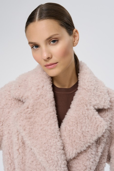 шуба из овечьей шерсти из россии вид сбоку