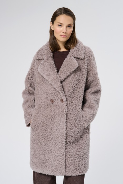 шуба из овечьей шерсти от бренда снежная королева вид слева