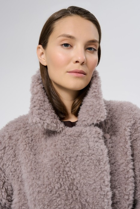 шуба из овечьей шерсти из россии вид сбоку