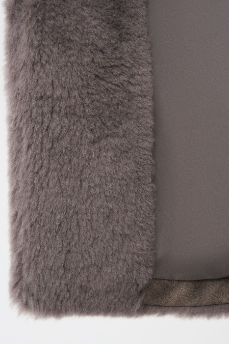 шуба из овечьей шерсти по цене 11410 руб вид справа