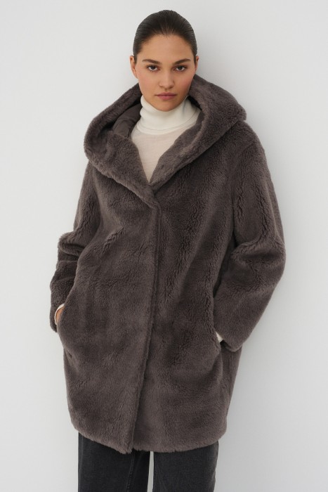 шуба из овечьей шерсти из россии вид сбоку