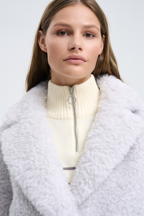 шуба из овечьей шерсти из россии вид сбоку