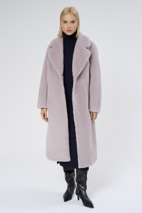 шуба из овечьей шерсти от бренда снежная королева вид слева