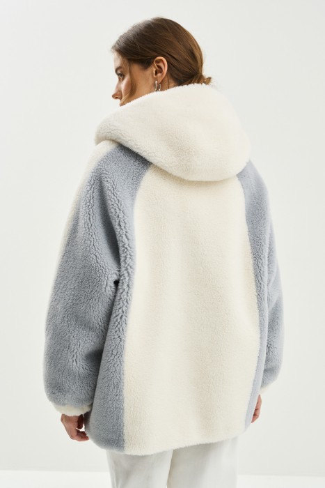 шуба из овечьей шерсти из россии вид сбоку