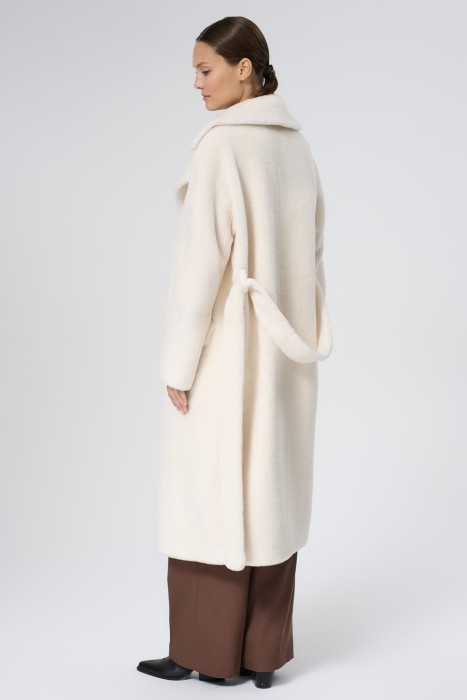 шуба из овечьей шерсти по цене 13860 руб вид справа