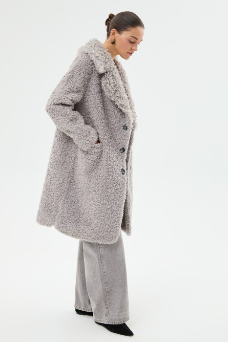 шуба из овечьей шерсти из россии вид сбоку