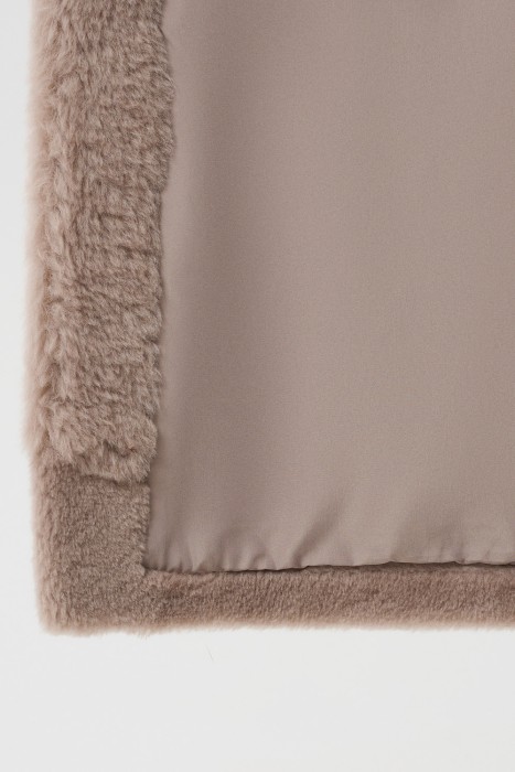 шуба из овечьей шерсти из россии вид сбоку