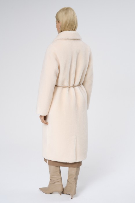 шуба из овечьей шерсти по цене 9780 руб вид справа