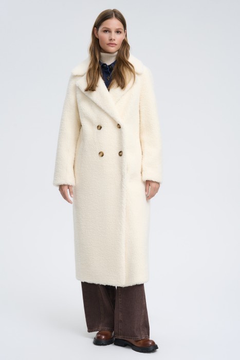 шуба из овечьей шерсти от бренда снежная королева вид слева