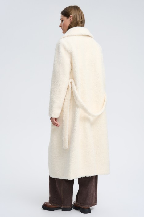 шуба из овечьей шерсти по цене 10110 руб вид справа