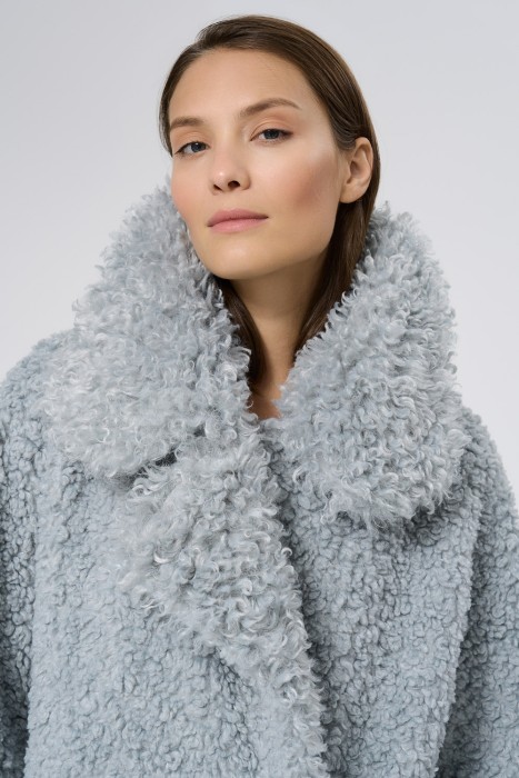 шуба из овечьей шерсти из россии вид сбоку