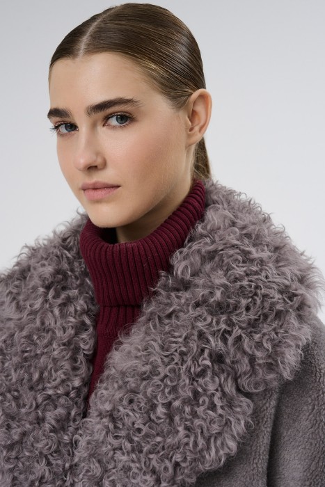 шуба из овечьей шерсти из россии вид сбоку