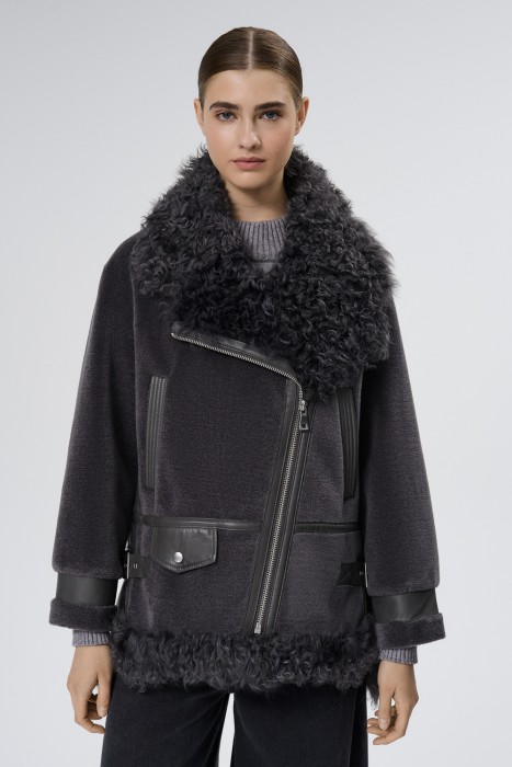 шуба из овечьей шерсти от бренда снежная королева вид слева