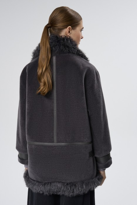 шуба из овечьей шерсти по цене 18760 руб вид справа