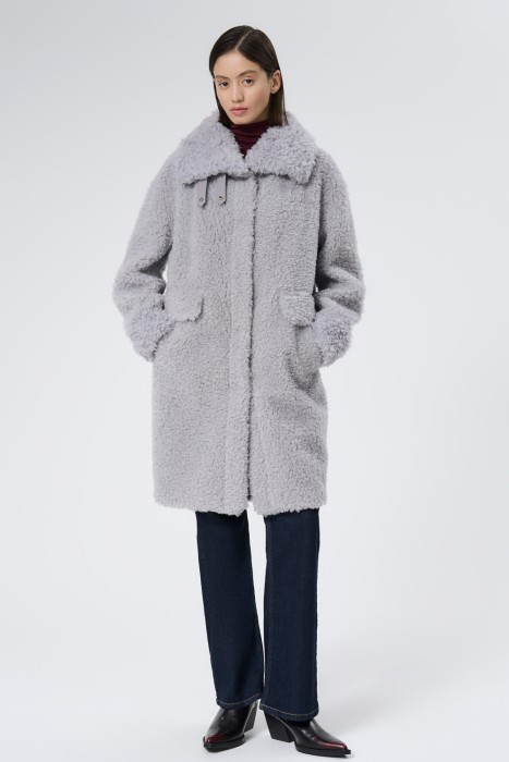 шуба из овечьей шерсти от бренда снежная королева вид слева